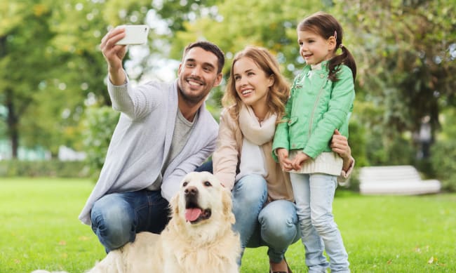Family-In-Park-Taking-Selfie